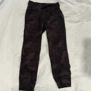 Lululemon Ready to Rulu Cropped Joggers Camo Size 2